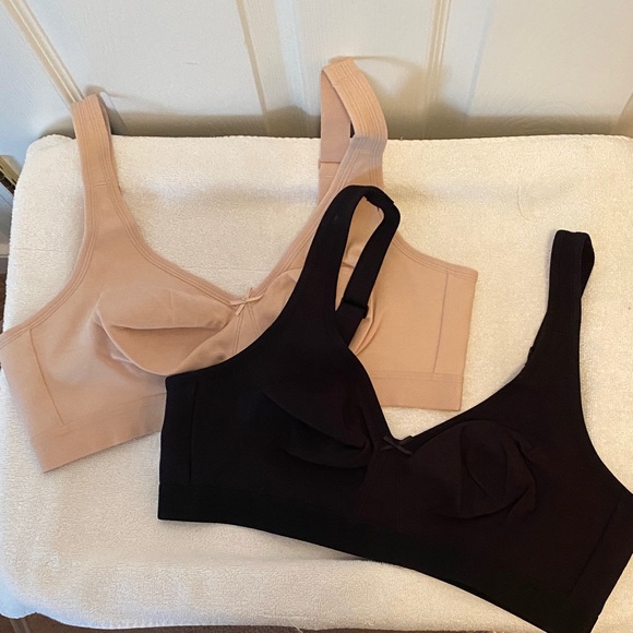 Fruit of the Loom Other - Fruit of the Loom 2 Pack Sand/Black Hue Unlined Wirefree Bras…